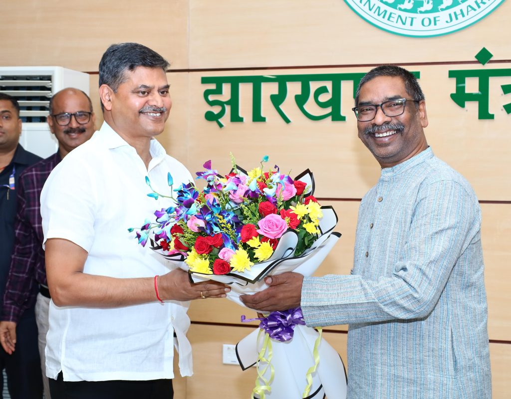 मुख्यमंत्री श्री हेमन्त सोरेन ने निवर्तमान मुख्य सचिव श्रीमती अलका तिवारी को दी भावभीनी विदाई, राज्य के नए मुख्य सचिव श्री अविनाश कुमार ने पदभार संभाला ।
