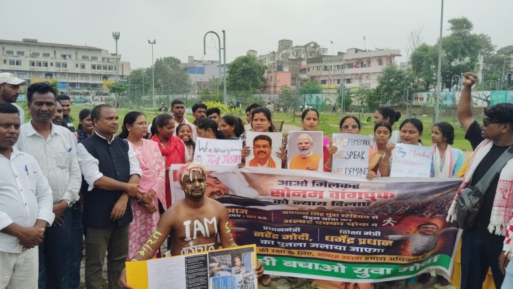 बेहतर शिक्षा व्यवस्था की मांग पर रांची में प्रदर्शन, धर्मेंद्र प्रधान और प्रधानमंत्री का पुतला दहन