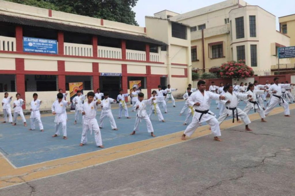 एकदिवसीय कराटे प्रशिक्षण शिविर सह कराटे ग्रेडिंग सम्पन्न
